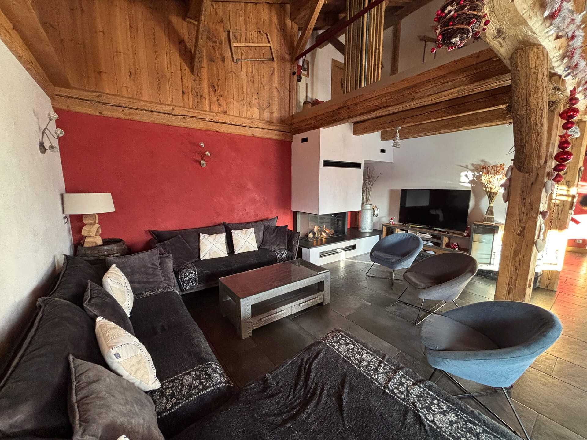 salon_cocooning_chalet_standing_motagne_les_saisies_alpes_savoie_salon_cheminee