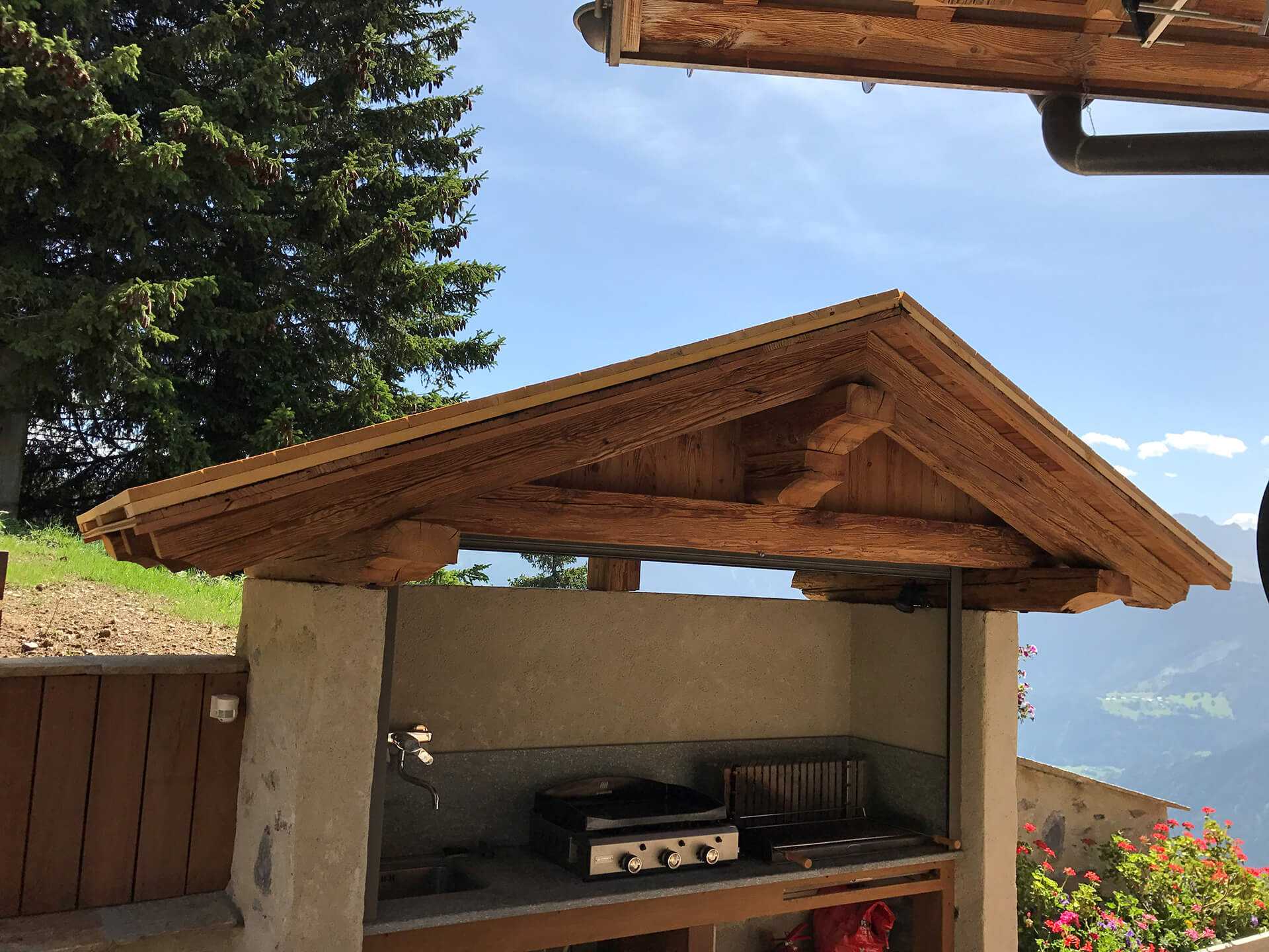 terrasse_barbecue_plancha_chalet_standing_motagne_les_saisies_alpes_savoie